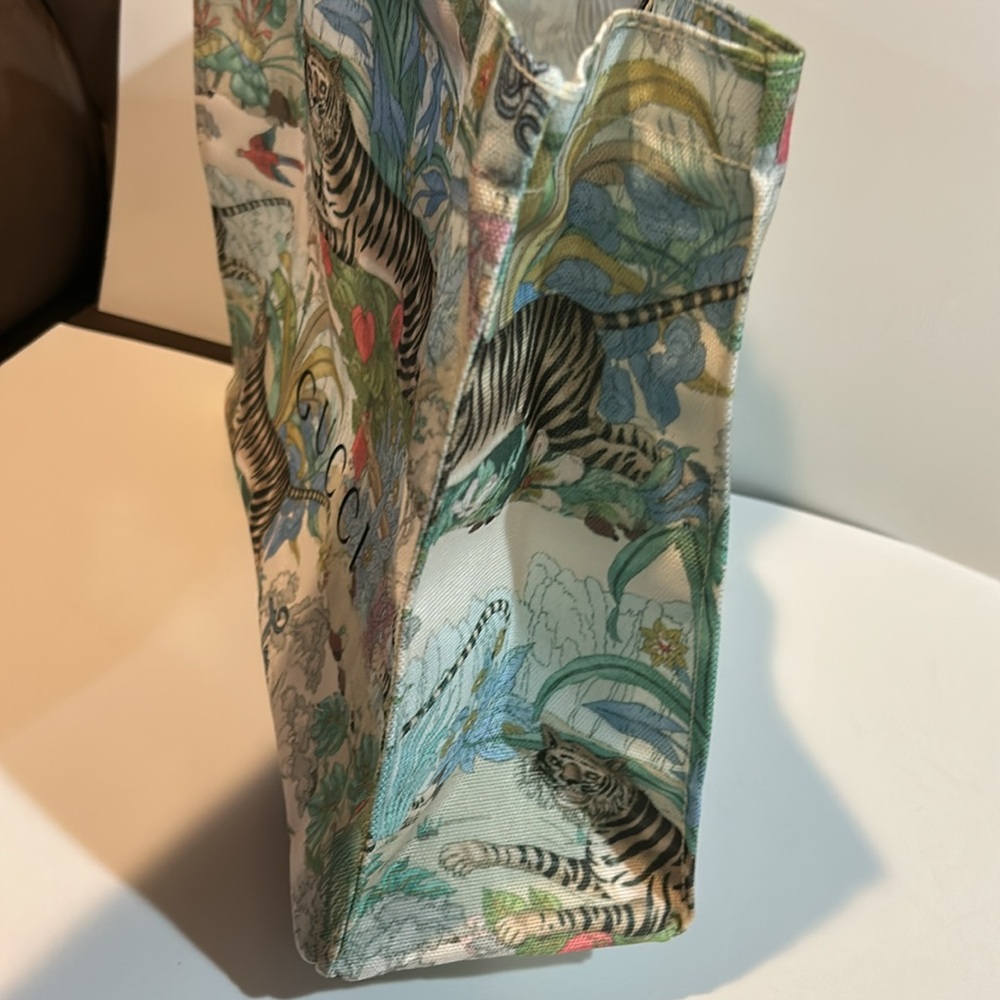 New VIP GWP GUCCI TOTE . - Picture 5 of 8